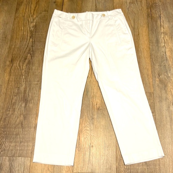LOFT WHITE MARISA CAPRI PANTS NWOT 4 FRONT & BACK POCKETS FLAWLESS CONDITION - Picture 3 of 7